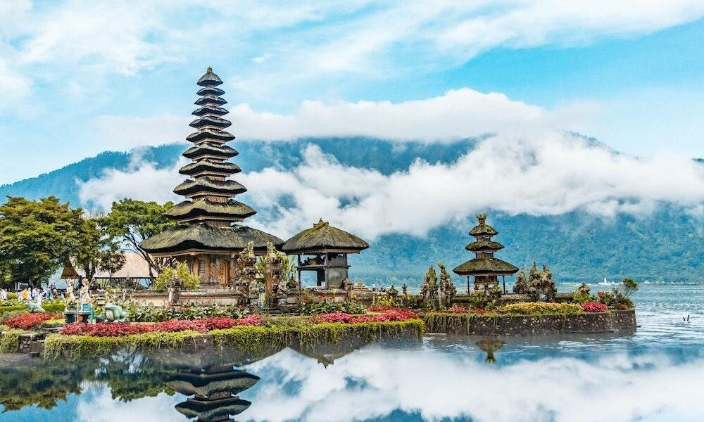 Daftar Tergacor: 10 Destinasi Wisata Terpopuler di Indonesia