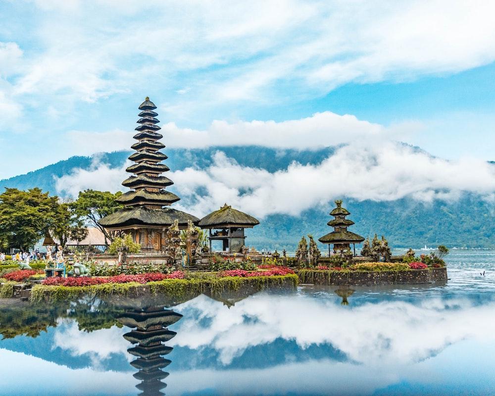 Daftar Tergacor: 10 Destinasi Wisata Terpopuler di Indonesia